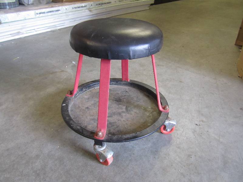 lot 185 image: Garage Stool with Parts Tray...