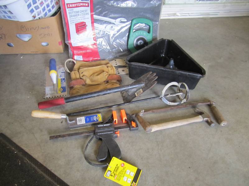 lot 186 image: Lot of misc toolgarage items....