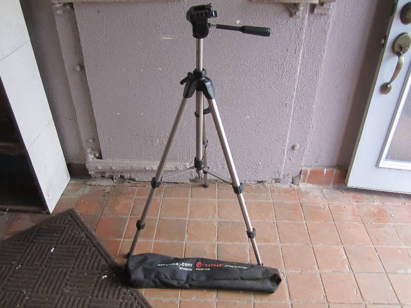 lot 192 image: Dynatran Light Weight Series Tripod...