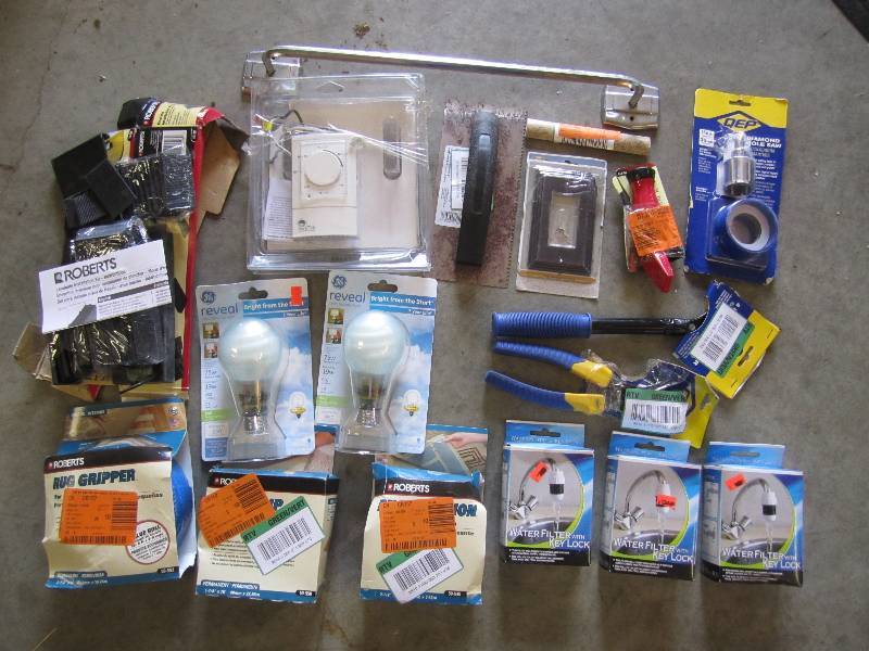lot 209 image: Lot of home and tool items. ...