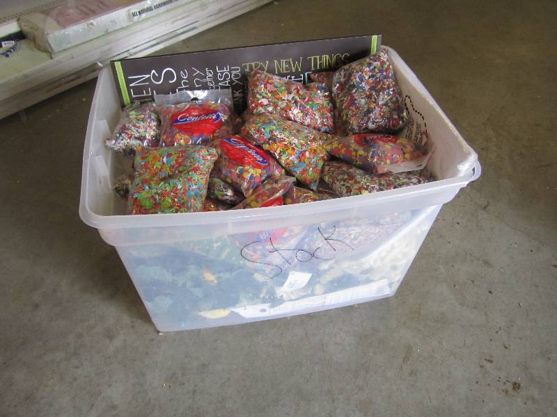 lot 214 image: Tote full of misc items. Decor Craf...