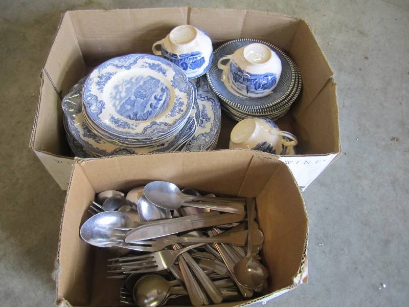lot 218 image: Lot of misc vintage dishes and silv...