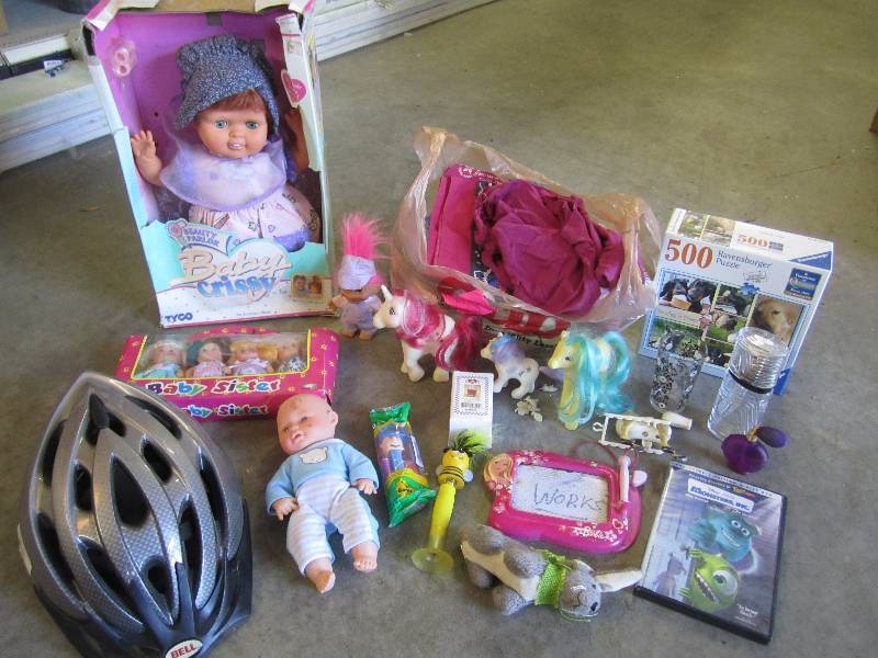 lot 223 image: Lot of misc material kids items etc...