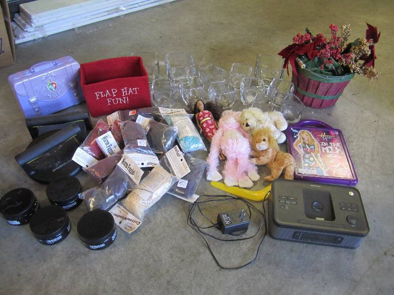 lot 230 image: Large lot of various items in a tot...