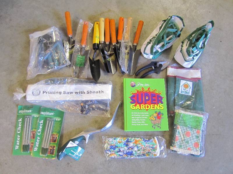 lot 235 image: Lot of gardening related items. Goo...
