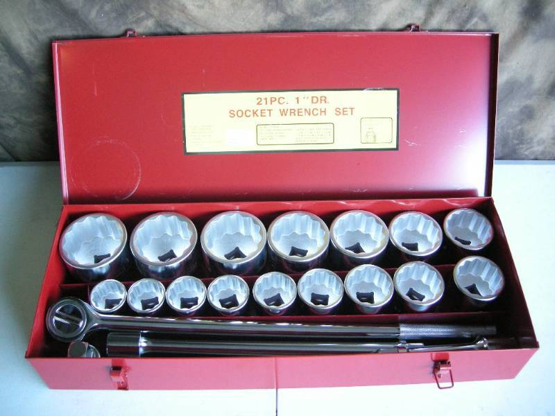 Heavy Duty 1 Drive Socket Wrench Set