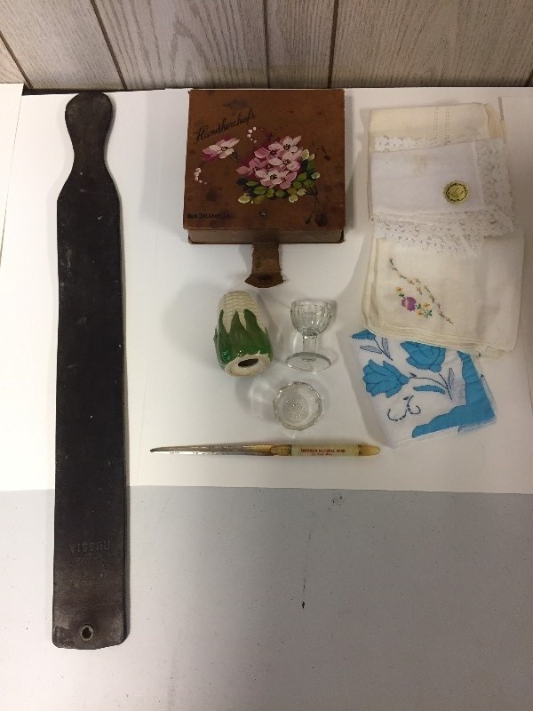lot 5 image: Vintage Collectibles