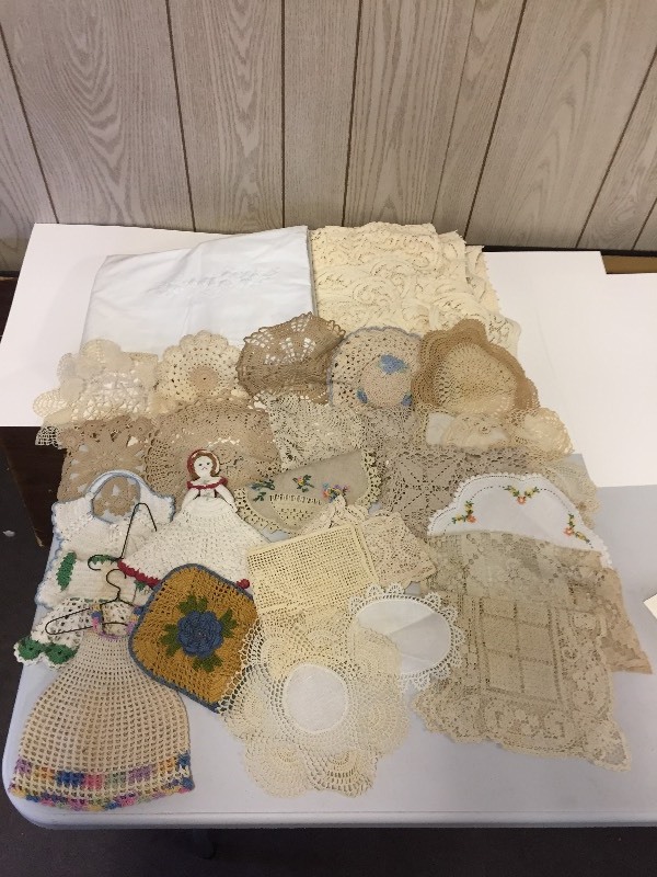 lot 7 image: Embroidered & Crocheted Linens, Doilies, Tablecloth