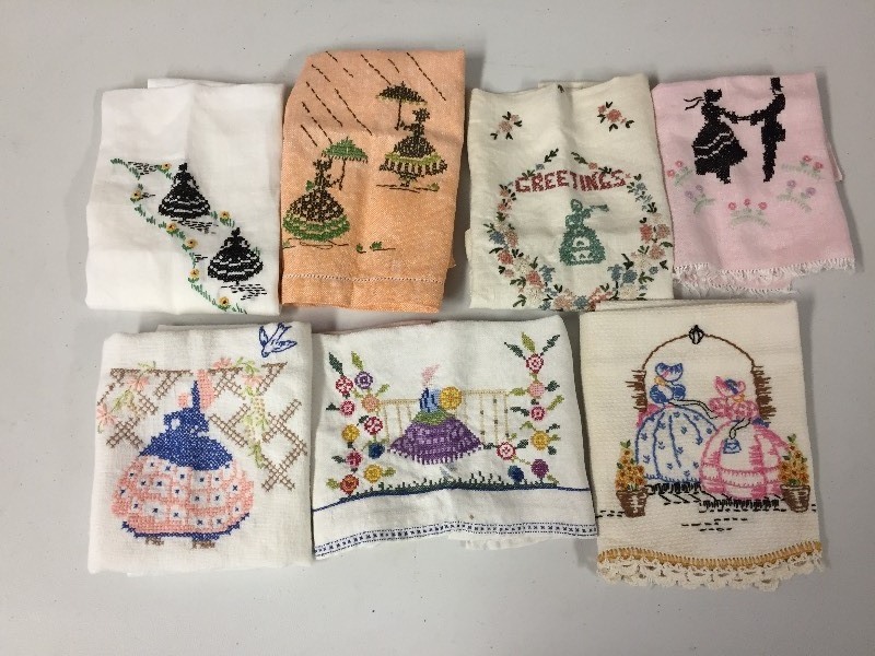 lot 14 image: 7 Vintage Cross Stitched  Embroidered Hand Towels