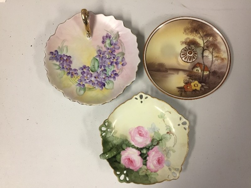 lot 15 image: 3 Lemon Dishes - Handpainted with handles