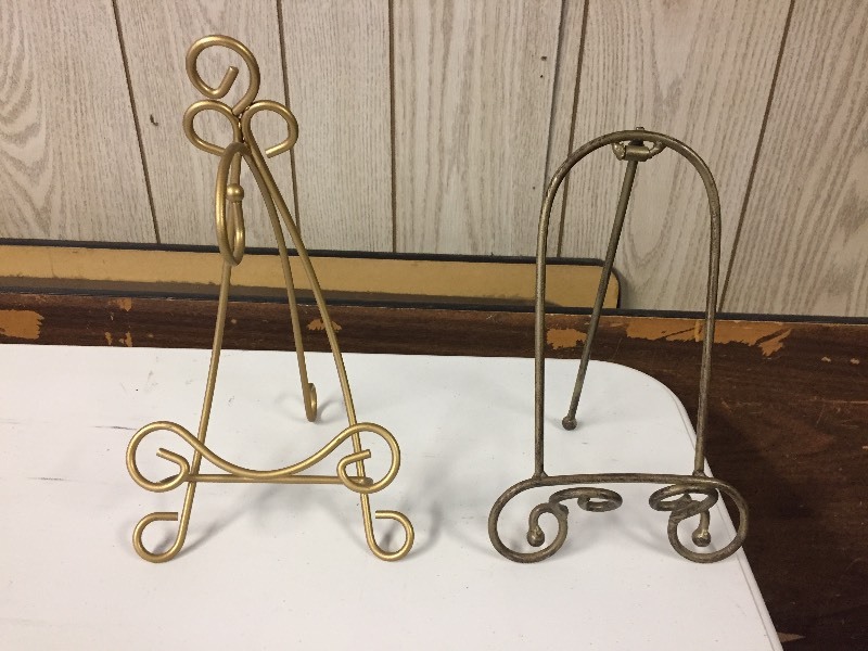 lot 19 image: 2 Metal Picture Holders