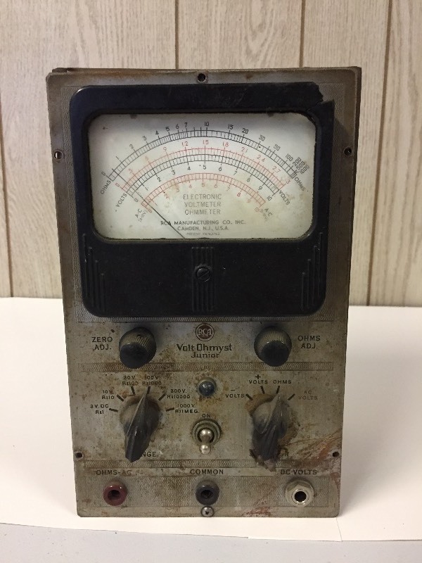 lot 21 image: Vintage Electronic Voltmeter Ohmmeter