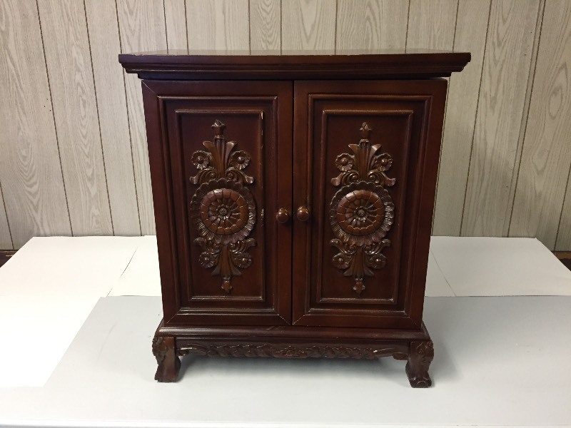 lot 33 image: 2 Door Wood Decorative Storage Cabinet