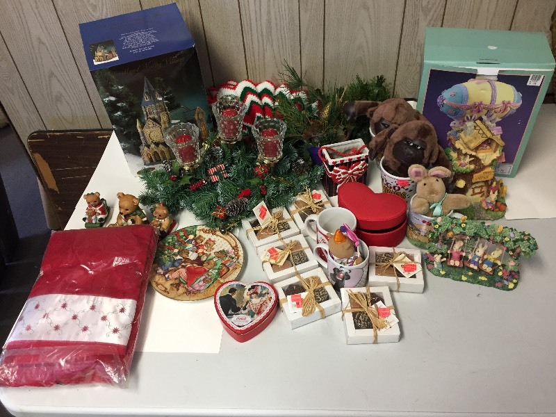 lot 37 image: Holiday Decorations - Valentines & Christmas & Easter