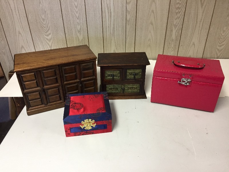 lot 64 image: 4 Jewelry Boxes