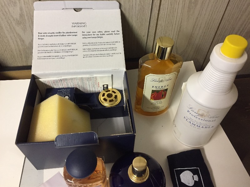 lot 70 image: 1 Lampe Berger Air Pure Fragrance Set  Extra Fragrance