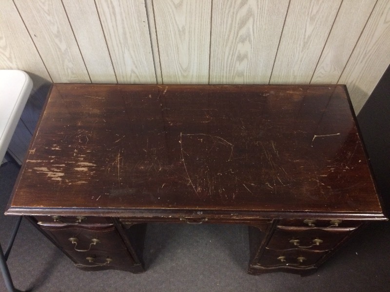 lot 46 image: Vintage 7 Drawer Knee Hole Wood Desk  Vanity
