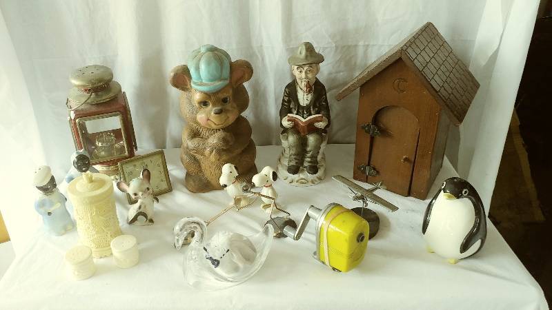Lot of Knick-knacks and Dcor