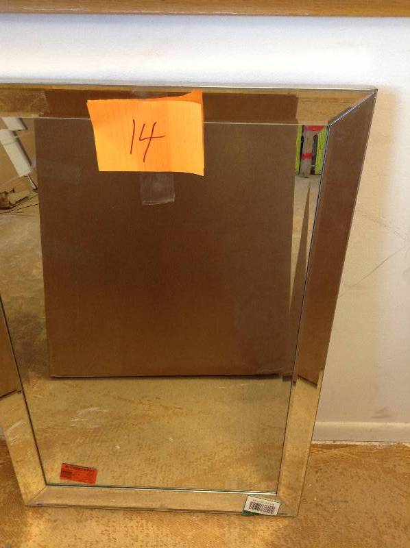 lot 14 image: 24 in X 36 in Mirror