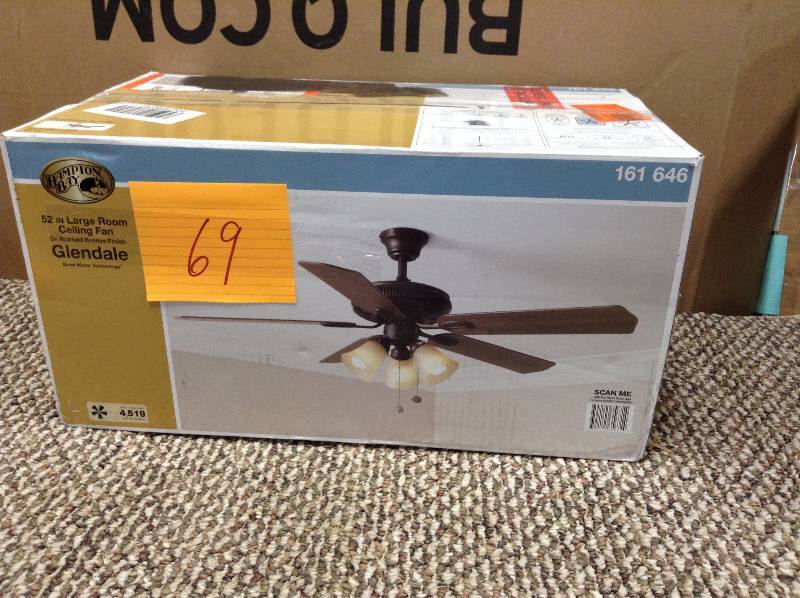 lot 69 image: Hampton Bay Glendale 52in indoor fan open box never used