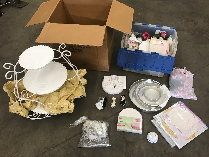 lot 27 image: Large Lot Of Cake Decorating Supplies