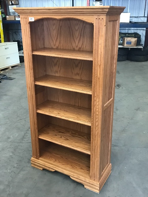 lot 25 image: Oak Book Shelf