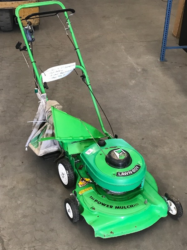 lot 39 image: Lawn Boy 21 Mower