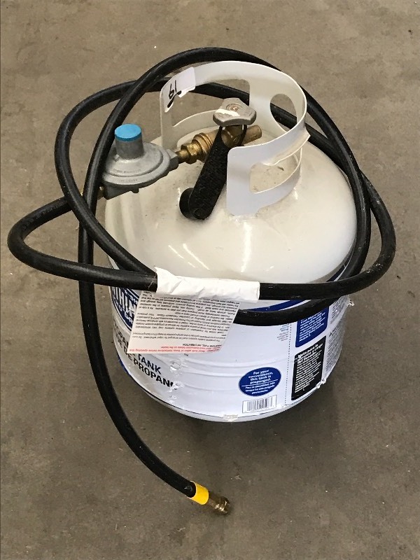 lot 61 image: 20# Lp Tank With Hose