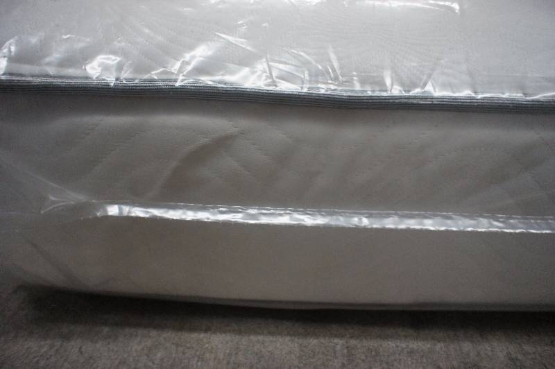 lot 25 image: BRAND NEW - FULL SIZE -  SIMMONS BEAUTYREST - ZOEY PLUSH  - Mattress - MSRP $ 1199.99