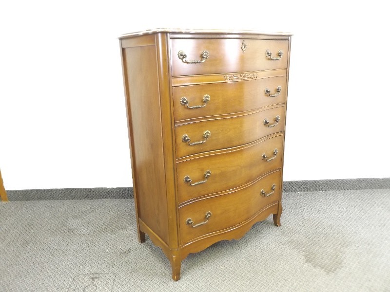 lot 4 image: Bassett SOLID&nbspCherry Wood 1960s 4-Drawer Dresser