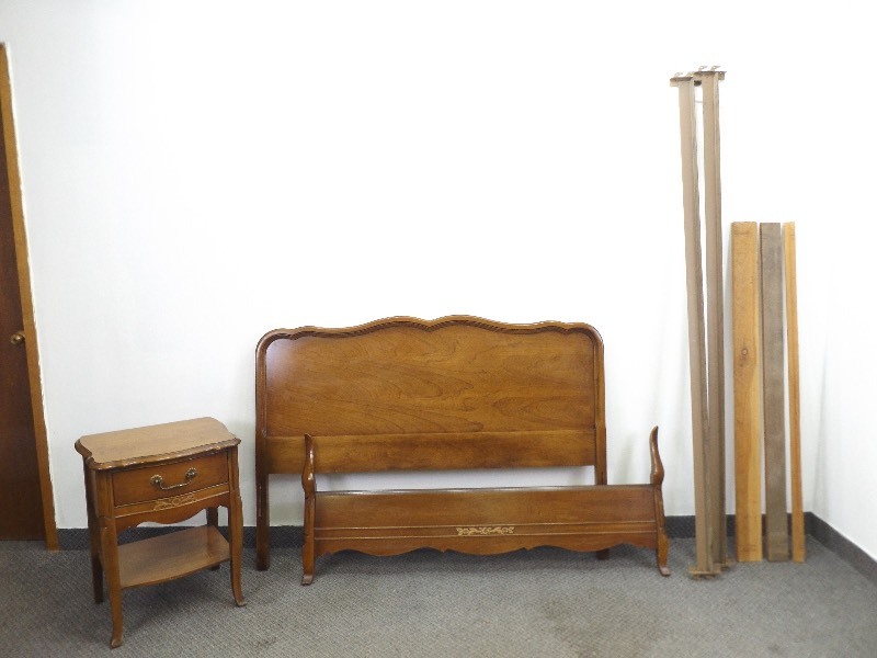 lot 6 image: Bassett 1960s Full Size Cherry Wood Headboard, Footboard, and Nightstand