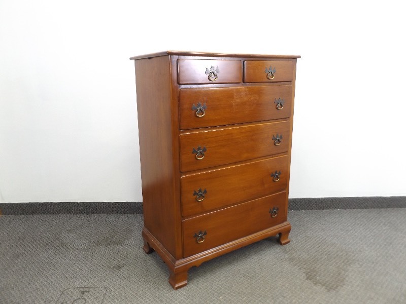 lot 7 image: SOLID&nbspMaple Wood Vintage 6-Drawer Chest of Drawers