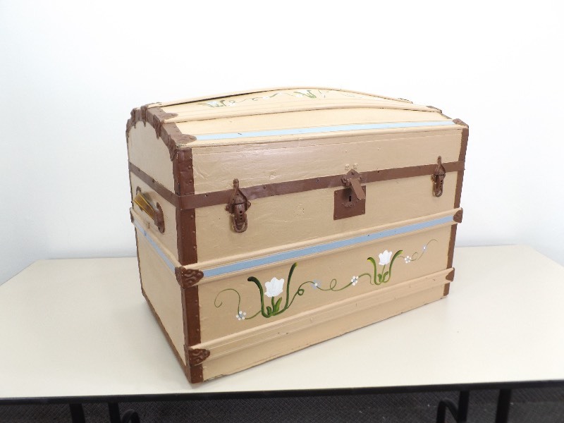 lot 19 image: Antique Painted Steamer Trunk