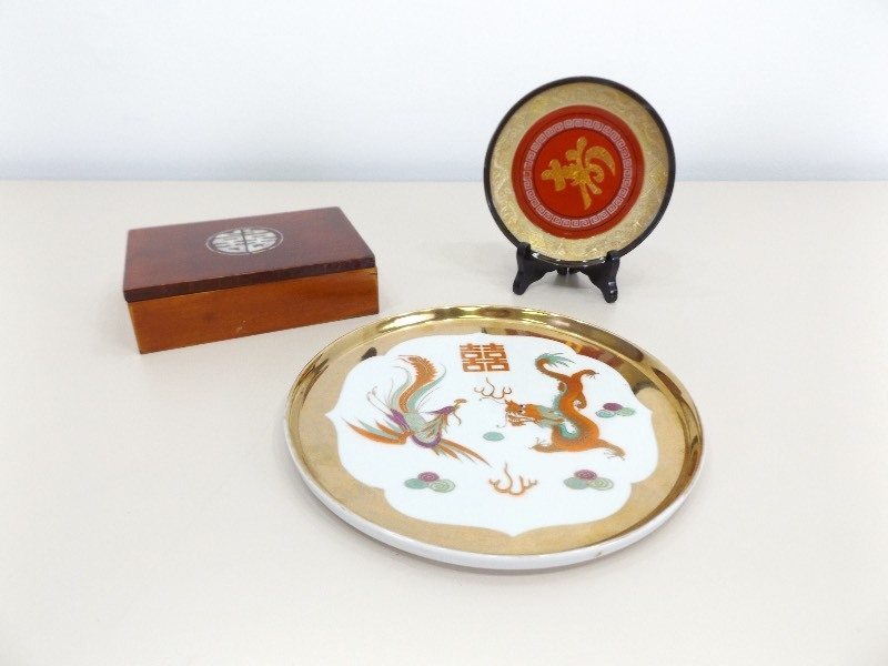 lot 23 image: Lot of Misc Asian Themed Decor