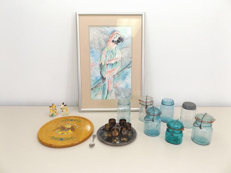 lot 24 image: Lot of Misc Household and Decor