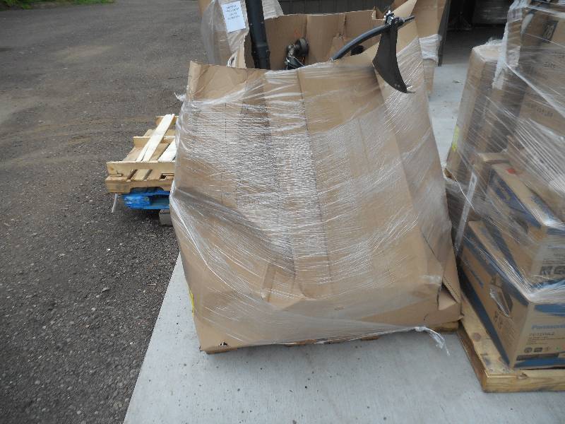 lot 2 image: PALLET LOT OF WEED WHIPS BACK PACK BLOWERS FOR PARTSREPAIR