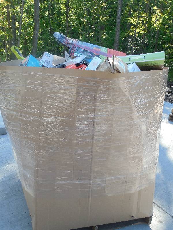 lot 46 image: PALLET LOT OF GENERAL MERCHANDISE AND TOOLS