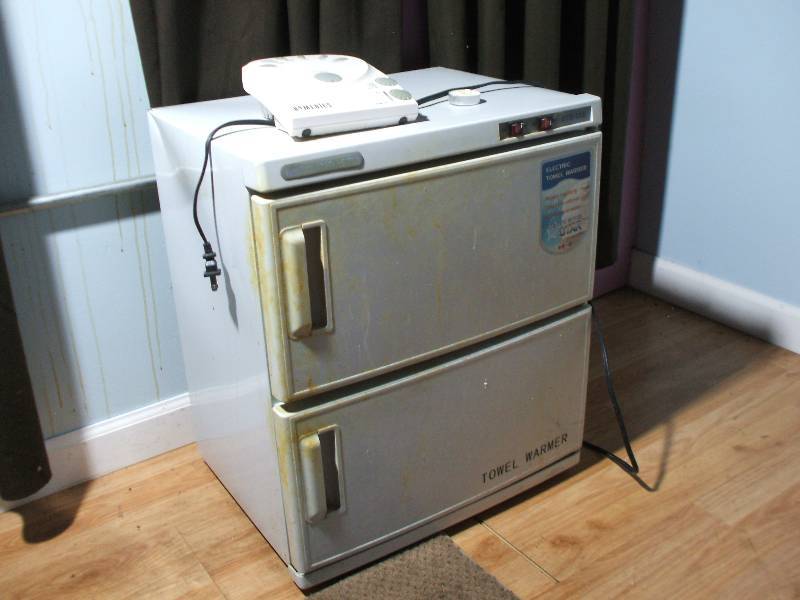 TOWEL WARMER AND SOUND MACHINE