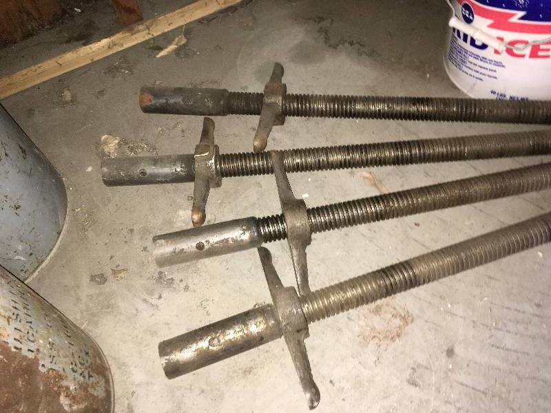 lot 4 image: Screw Extensions For Scaffolding