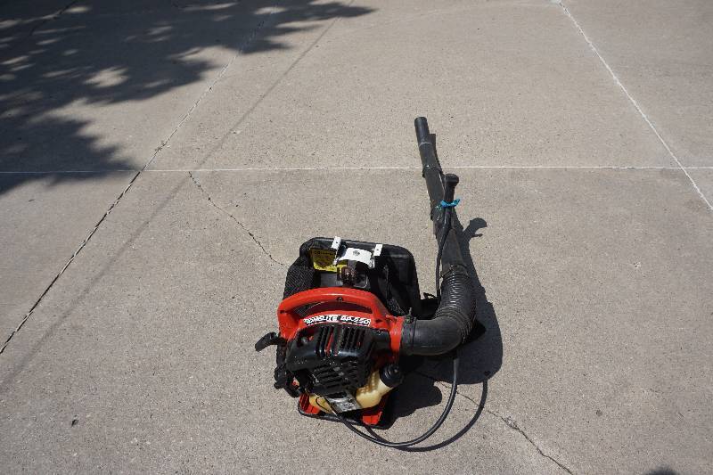 lot 21 image: Homelite Model BPD50 Gas Powered Back Pack Leaf Blower