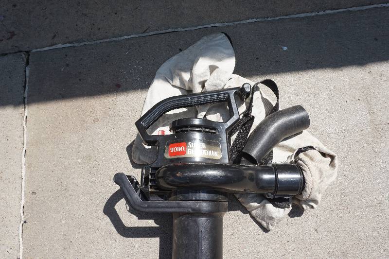 lot 23 image: Toro Super Vac Blower Vacuum