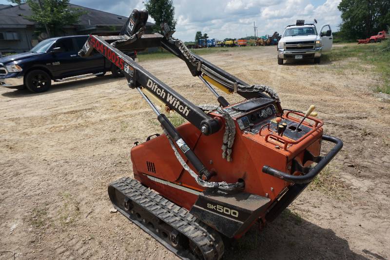 lot 6 image: Ditch Witch Model SK500 Mini Tracked Skid Loader Skid Steer