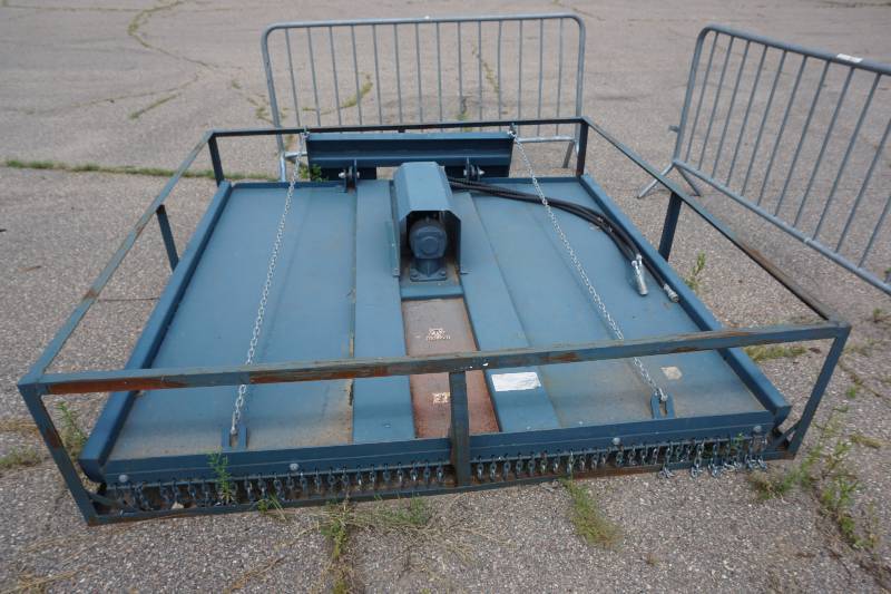 lot 9 image: Racoon Brand Universal Mount Bobcat Skid Loader Skid Steer 84 Hydraulic Brush CutterBrush Hog