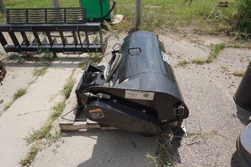 lot 18 image: Bradco Model AB48 Mini Skid Loader Ditch Witch Toro Dingo 48 Hydraulic Sweeper Attachment