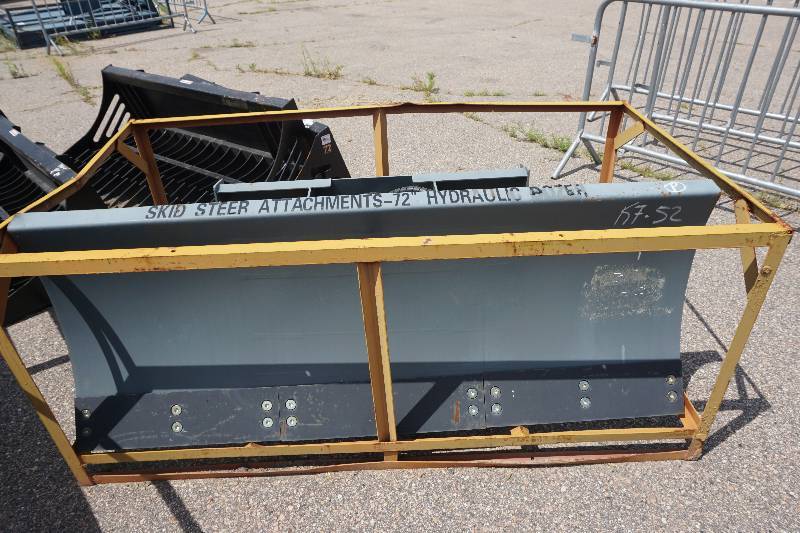 lot 15 image: Universal Mount Bobcat Skid Loader Skid Steer 72 Push BladePlow