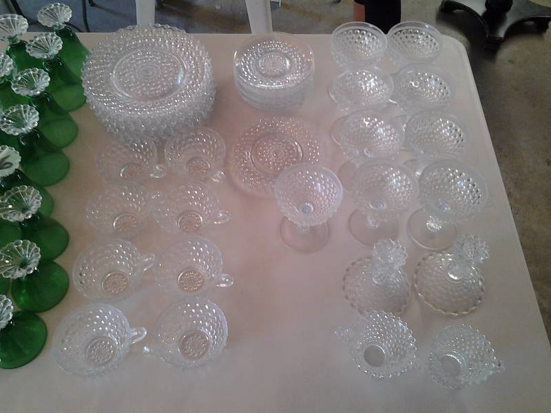 lot 18 image: Bubble Glass Dishes 1945 Or Older