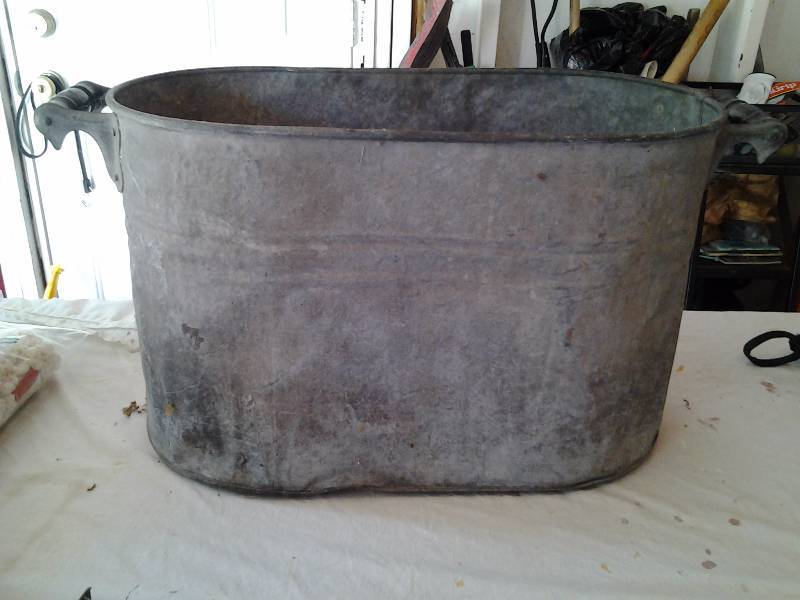 lot 23 image: Vintage Galvanized Boiler Tub
