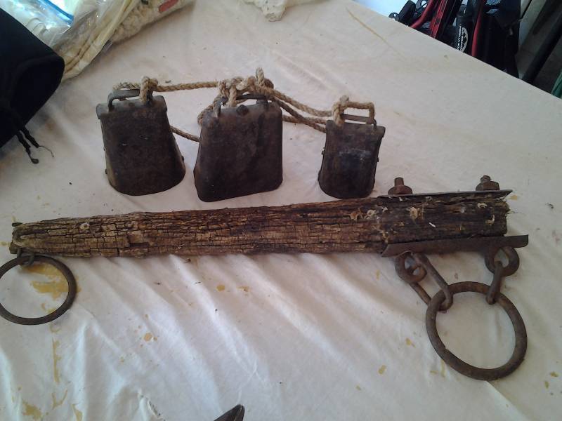 lot 25 image: Yolk Harness Part & 3-Cow Bells