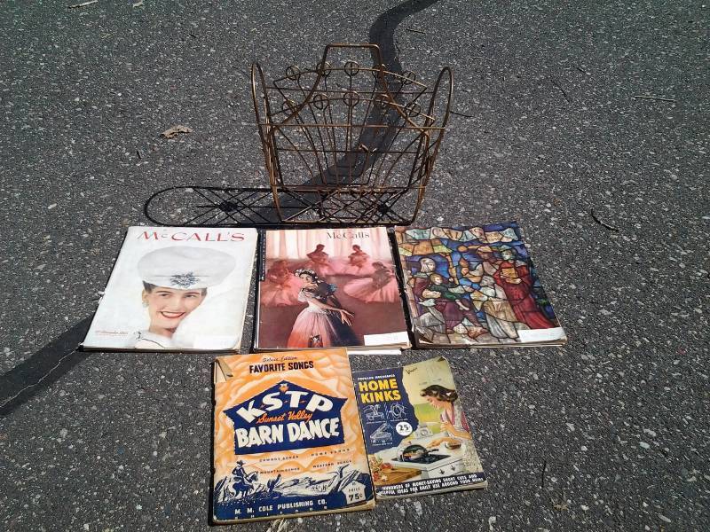 lot 26 image: Vintage McCalls (1940s) & Magazine Rack