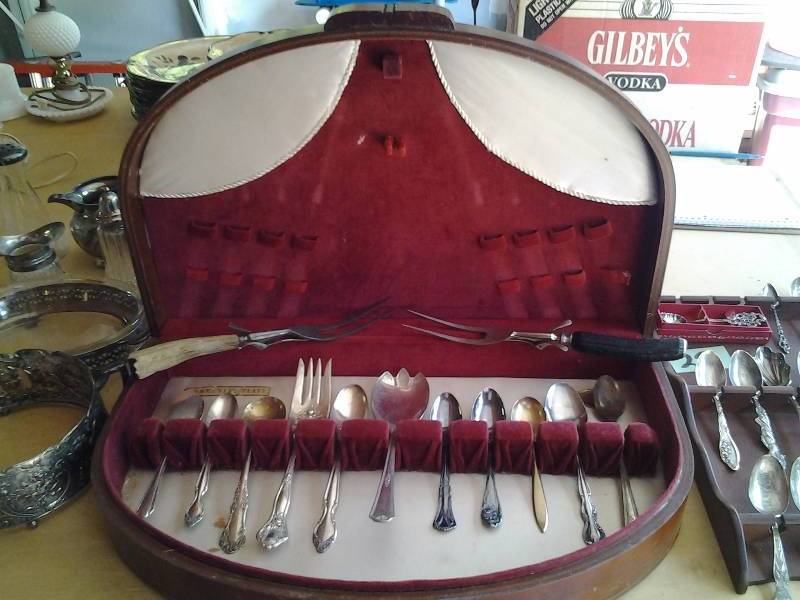 lot 29 image: Vintage Flatware Chest With Assorted Flatware & Meat Forks
